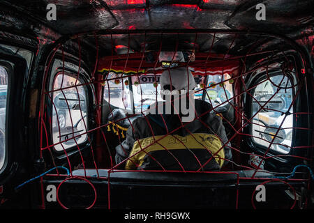 À l'intérieur d'une mototaxi à thème spiderman à Puno, Pérou Banque D'Images