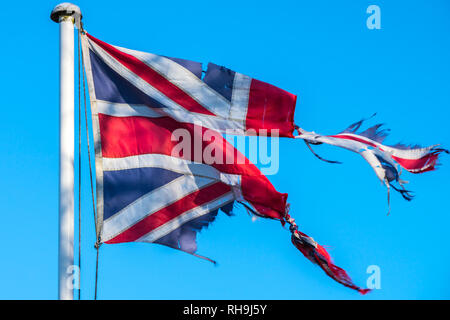 Déchiré Union Jack symbole du drapeau de l'harmonie dans la France sur Brexit Banque D'Images