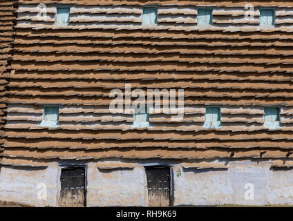 Maison de terre et de pierres d'ardoises à al Khalaf, village de la province d'Asir, Sarat Abidah, l'Arabie Saoudite Banque D'Images