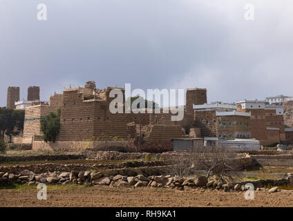 Maisons de boue et de pierres d'ardoises à al Khalaf, village de la province d'Asir, Sarat Abidah, l'Arabie Saoudite Banque D'Images