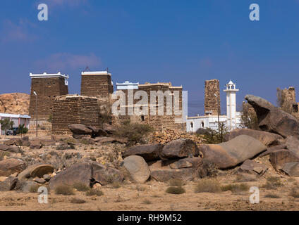 Maisons de boue et de pierres d'ardoises dans un village, province d'Asir, Sarat Abidah, l'Arabie Saoudite Banque D'Images