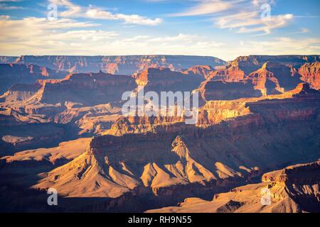 Gorge de la Grand Canyon au coucher du soleil, vue de Mohave Point, érodé, paysage rock South Rim, le Parc National du Grand Canyon Banque D'Images