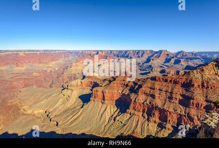 Vue depuis Mather Point, paysage rocheux érodé, Rive Sud, le Parc National du Grand Canyon, Arizona, USA Banque D'Images