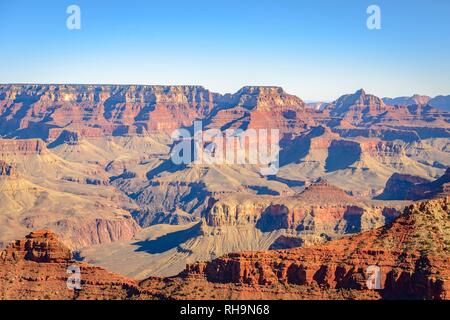 Vue depuis Mather Point, paysage rocheux érodé, Rive Sud, le Parc National du Grand Canyon, Arizona, USA Banque D'Images