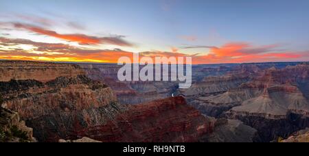 Gorge de la Grand Canyon au coucher du soleil, la rivière Colorado, vue du point Hopi, érodés paysage rock, South Rim Banque D'Images