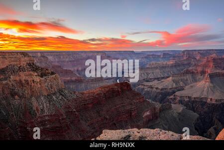 Gorge de la Grand Canyon au coucher du soleil, la rivière Colorado, vue du point Hopi, érodés paysage rock, South Rim Banque D'Images