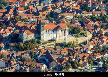 Vue aérienne, château-musée avec la vieille ville, Quedlinburg, Saxe-Anhalt, Allemagne Banque D'Images