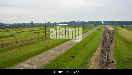 Birkenau-Auschwitz II vue de l'entrée principale et tour de garde Banque D'Images