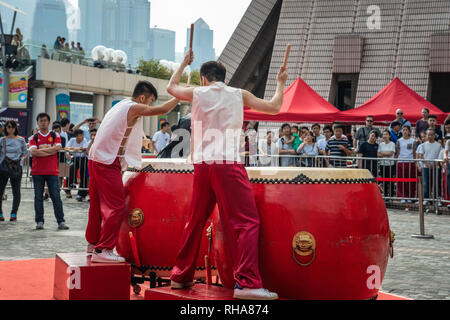 La synergie de Hong Kong 24 La concurrence à l'extérieur du tambour à Kowloon, Hong Kong, Chine, Asie. Banque D'Images
