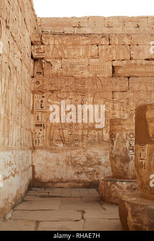 Reliefs, Medinat Habu Temple, Luxor, Egypt Banque D'Images