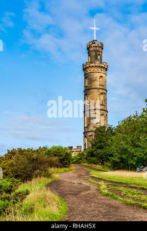 Edimbourg, Ecosse : Nelson Monument situé sur le dessus de la colline Calton, construit entre 1807 - 1815 pour commémorer le Vice-amiral Horatio Nelson et sa victoire à th Banque D'Images
