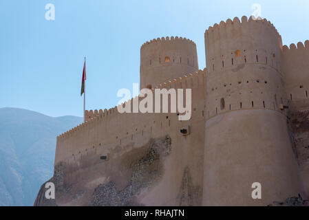 Murs extérieurs de Nakhal fort près de Mascate, Oman Banque D'Images