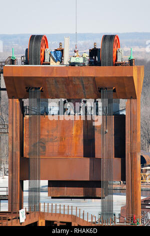 La construction de l'ascenseur vertical de BNSF pont de chemin de fer entre Burlington, Iowa et Gulfport, Mississippi. Banque D'Images