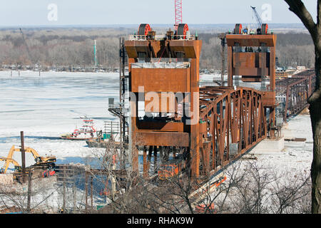 La construction de l'ascenseur vertical de BNSF pont de chemin de fer entre Burlington, Iowa et Gulfport, Mississippi. Banque D'Images