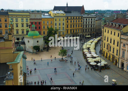 Cracovie, Pologne - 9 juillet 2018. L'historique place Rynek Główny de Cracovie, dans la vieille ville vue de la Tour de ville Banque D'Images