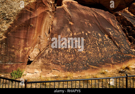 Newspaper Rock State Monument Historique, de l'Utah, USA, Amérique du Nord Banque D'Images