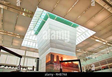 Munich, Germany-October 10, 2017 : l'aéroport européen moderne et animé Banque D'Images