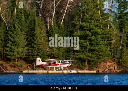 Sur l'hydravion Chippewa Flowage dans le nord du Wisconsin. Banque D'Images