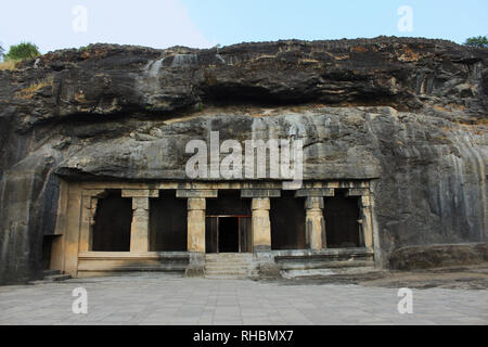 Vue extérieure de la grotte 18, grotte hindoue, Ellora, Aurangabad, Maharashtra, Inde Banque D'Images