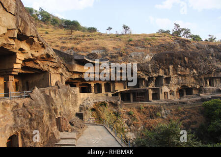 Vue extérieure des Grottes 1 - 6, grottes bouddhistes, Ellora, Aurangabad, Maharashtra Banque D'Images