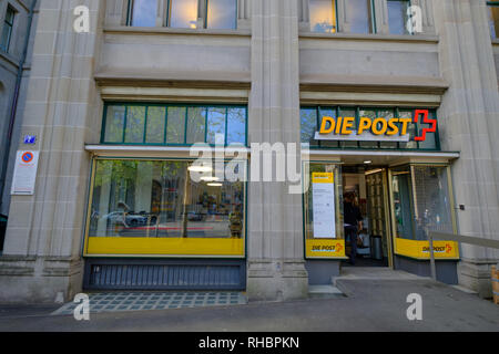 Entrée du bureau de la poste de jour Banque D'Images