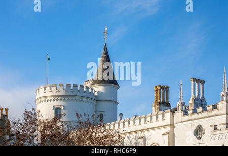 Tour Ronde, la tourelle et remparts du Strawberry Hill House, une villa néo-gothique construite à Twickenham, London par Horace Walpole à partir de 1749 Banque D'Images