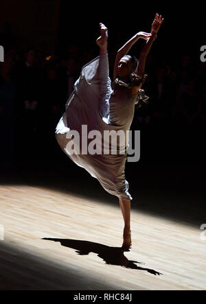 Dresde, Allemagne. 06Th Feb 2019. Svetlana Zacharova apparaît à la 14e opéra Semper Ball. La devise de cette année, la balle est 'Fascination Dresden - rêves'. Credit : Jens Kalaene Zentralbild-/dpa/dpa/Alamy Live News Banque D'Images