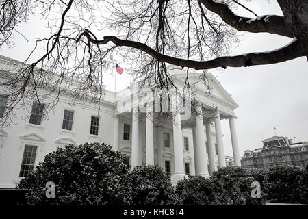 Chutes de neige à l'extérieur du portique nord de la Maison Blanche Vendredi, Février 1, 2019 personnes : le Président Donald Trump Banque D'Images