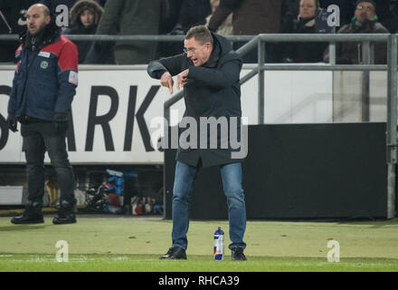 Doha, Allemagne. 1er février, 2019. L'entraîneur-chef de Leipzig (R) de Ralf Rangnick réagit au cours d'un match de Bundesliga allemande entre Hanovre 96 et RB Leipzig, à Hanovre, en Allemagne, le 1 février 2019. Crédit : Kevin Voigt/Xinhua/Alamy Live News Banque D'Images