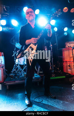 Norvège, Oslo - 1 février 2019. Le groupe de rock britannique Wishbone Ash effectue concert live à John Dee dans Oslo. Ici le chanteur et guitariste Andy Powell est vu sur scène. (Photo crédit : Gonzales Photo - Stian S. Møller). Banque D'Images
