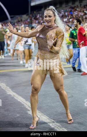 Sao Paulo, Sao Paulo, Brésil. 1er février, 2019. Les membres de l'école de samba X9 prendre part à la répétition pour le prochain carnaval de Sao Paulo en 2019, à l'Anhembi Sambadrome. La parade aura lieu le 1er et 2 mars. Credit : Paulo Lopes/ZUMA/Alamy Fil Live News Banque D'Images