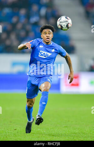 L'Allemagne. 02 févr., Berlin, 2019. Soccer : Bundesliga, 1899 Hoffenheim - Fortuna Düsseldorf, 20e journée, dans le PreZero Arena. Hoffenheim's Reiss Nelson joue la balle. Credit : Uwe Anspach/DPA - NOTE IMPORTANTE : en conformité avec les exigences de la DFL Deutsche Fußball Liga ou la DFB Deutscher Fußball-Bund, il est interdit d'utiliser ou avoir utilisé des photographies prises dans le stade et/ou la correspondance dans la séquence sous forme d'images et/ou vidéo-comme des séquences de photos./dpa/Alamy Live News Crédit : afp photo alliance/Alamy Live News Crédit : afp photo alliance/Alamy Live News Banque D'Images