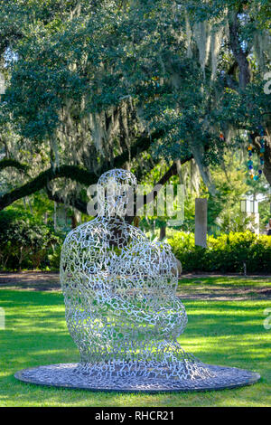 Par débordement, sculpteur espagnol Jaume Plensa, Nouvelle-Orléans Sculpture Garden, New Orleans Museum of Art, New Orleans, Louisiane, USA Banque D'Images