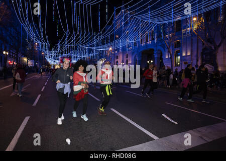 Plusieurs milliers de coureurs amateurs commencer San Silvestre Vallecana race à Madrid, Espagne, 31 décembre 2018. Cette course est organisée trois heures avant la course internationale de San Silvestre Vallecana, dans lequel les coureurs professionnels en concurrence internationale. Un total de 42 500 coureurs, y compris les athlètes professionnels et amateurs, participer à la traditionnelle et célèbre de Madrid 10-km race appelé 'Sun Silvestre Vallecana" qui est organisé chaque année en Décembre 31th, Saint Silvestre saint's day, dans la capitale espagnole. Doté d''atmosphère : où : Madrid, Espagne Quand : 01 Jan 2019 Crédit : Oscar Gonzalez/WENN.com Banque D'Images