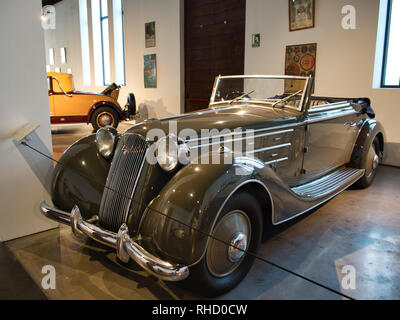 1934 Lancia Dilambda, 4000cc V8 100HP. 'Mussolini's Parade'. Musée de l'automobile de Malaga, Espagne. Banque D'Images