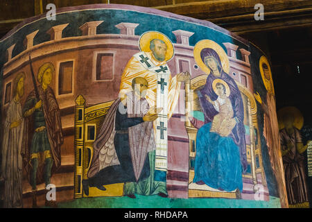 Intérieur de l'église de la Sainte Trinité à Lublin, Pologne. Le roi Ladislas II Jagellon à genoux devant la Sainte Vierge Marie Banque D'Images