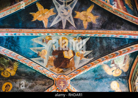 Intérieur de l'église de la Sainte Trinité à Lublin, Pologne. Fresques au plafond, détail. Banque D'Images