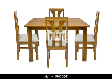 Table et quatre chaises sur fond blanc. Banque D'Images