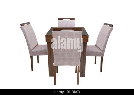 Table et quatre chaises sur fond blanc. Banque D'Images