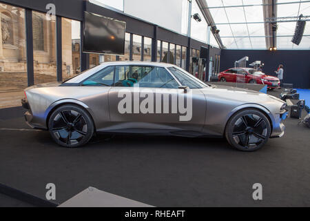 Un grand nombre de Concept Cars et design ont été présentés à l'Invalide à Paris ou a l'élection de la plus belle voiture de l'année. Banque D'Images