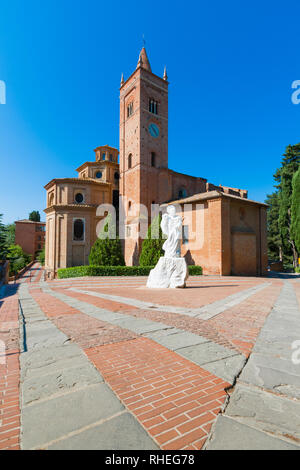 Buonconvento (Siena), Italie - 21 août 2013. L'Abbaye de Monte Oliveto Maggiore est monastère bénédictin près de Sienne en Italie Banque D'Images