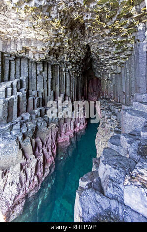 Vue à l'intérieur de la Grotte de Fingal, sur l'île de Staffa Hébrides intérieures Scotland UK Banque D'Images