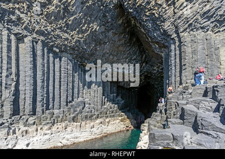 Vue à l'intérieur de la Grotte de Fingal, sur l'île de Staffa Hébrides intérieures Scotland UK Banque D'Images