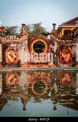 Détails du Temple mère Ba Chua (MU) à Hoi An, au Vietnam. Banque D'Images