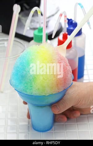 Arc-en-ciel maison dessert glace pilée, Hawaiian Banque D'Images