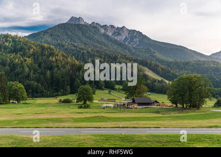 Vue sur les montagnes dans le parc national du Triglav en Slovénie Banque D'Images