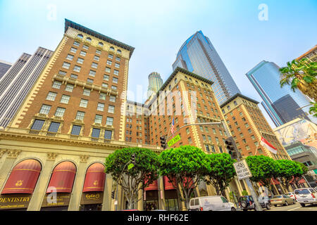 Los Angeles, California, United States - 9 août 2018 : les gratte-ciel modernes de Pershing Square, du centre-ville de Los Angeles, Californie du Sud. Journée ensoleillée Banque D'Images