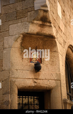 La rue des Chevaliers (Ippoton) était la maison du 14e siècle à la Chevaliers Hospitaliers qui ont régné sur Rhodes. Les DCI ont été divisés en 7 langues Banque D'Images