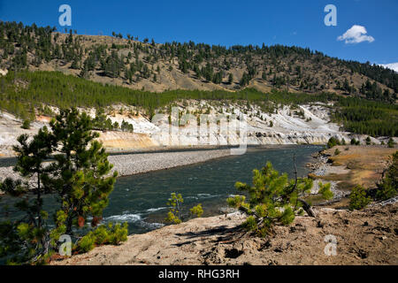 WY03102-00...WYOMING - la rivière Yellowstone dans le secteur des chutes de la tour du Parc National de Yellowstone. Banque D'Images