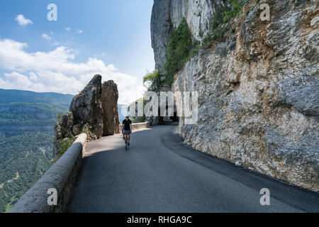 À Combe Laval gorge road, Auberives-en-Royans, France Banque D'Images